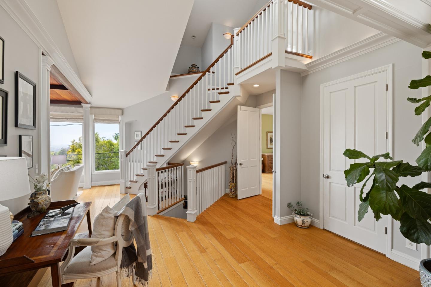 Detail Gallery Image 11 of 54 For 154 Los Robles Dr, Burlingame,  CA 94010 - 5 Beds | 3/2 Baths