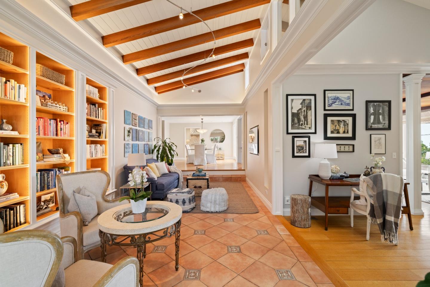 Detail Gallery Image 13 of 54 For 154 Los Robles Dr, Burlingame,  CA 94010 - 5 Beds | 3/2 Baths