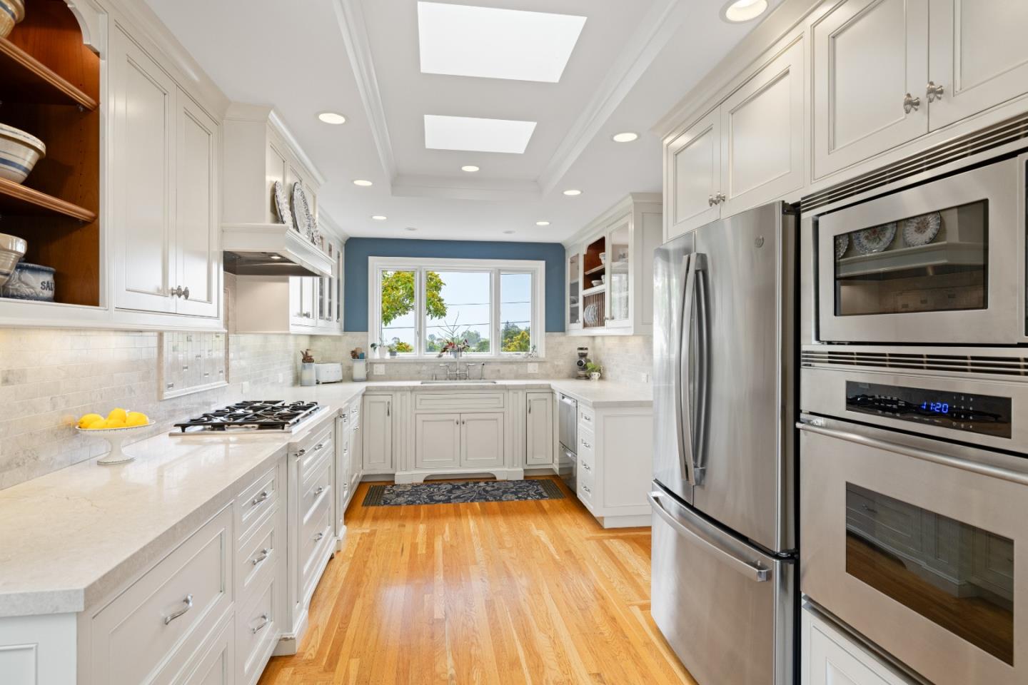 Detail Gallery Image 17 of 54 For 154 Los Robles Dr, Burlingame,  CA 94010 - 5 Beds | 3/2 Baths