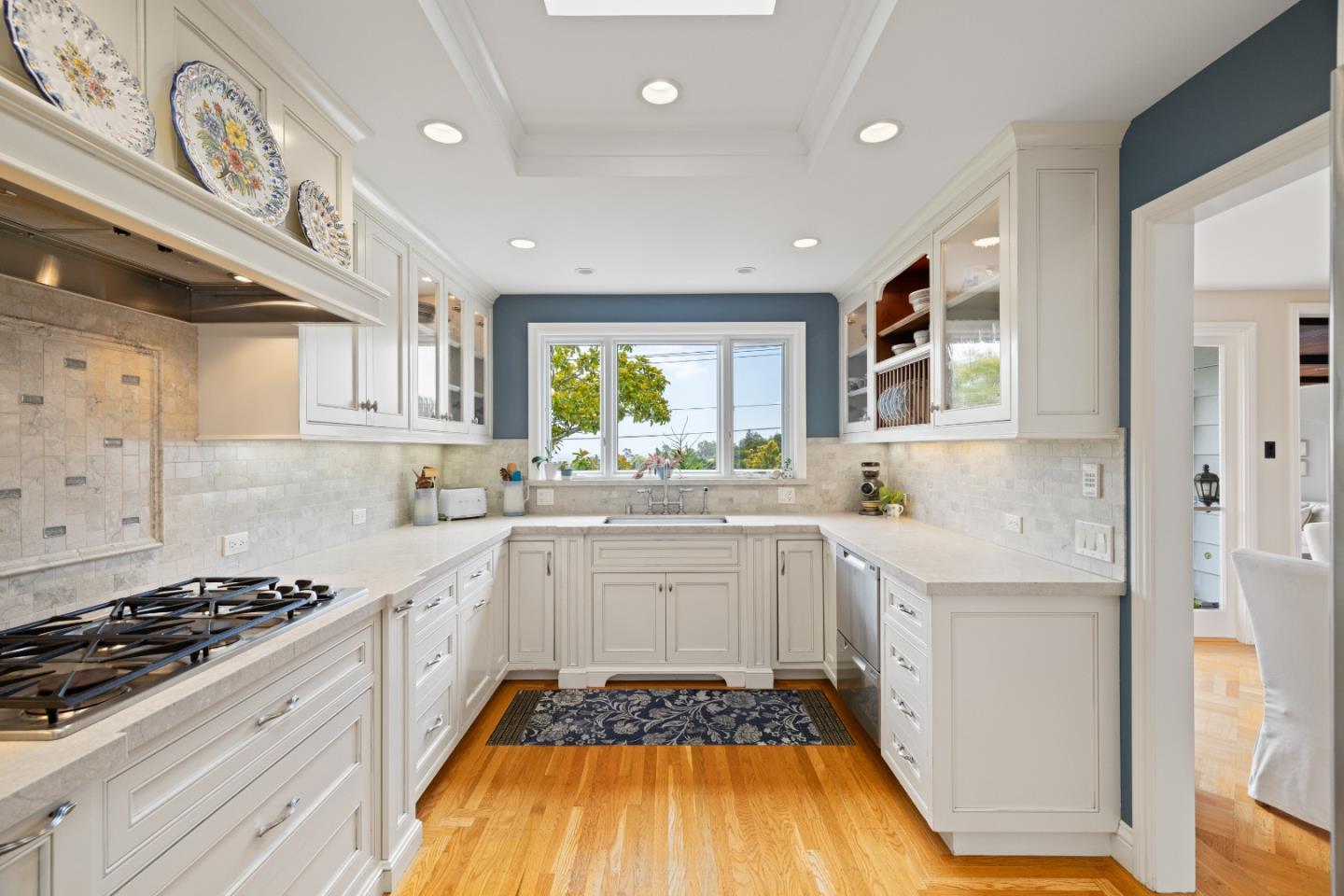 Detail Gallery Image 18 of 54 For 154 Los Robles Dr, Burlingame,  CA 94010 - 5 Beds | 3/2 Baths