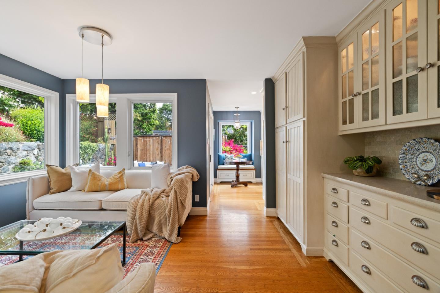 Detail Gallery Image 22 of 54 For 154 Los Robles Dr, Burlingame,  CA 94010 - 5 Beds | 3/2 Baths