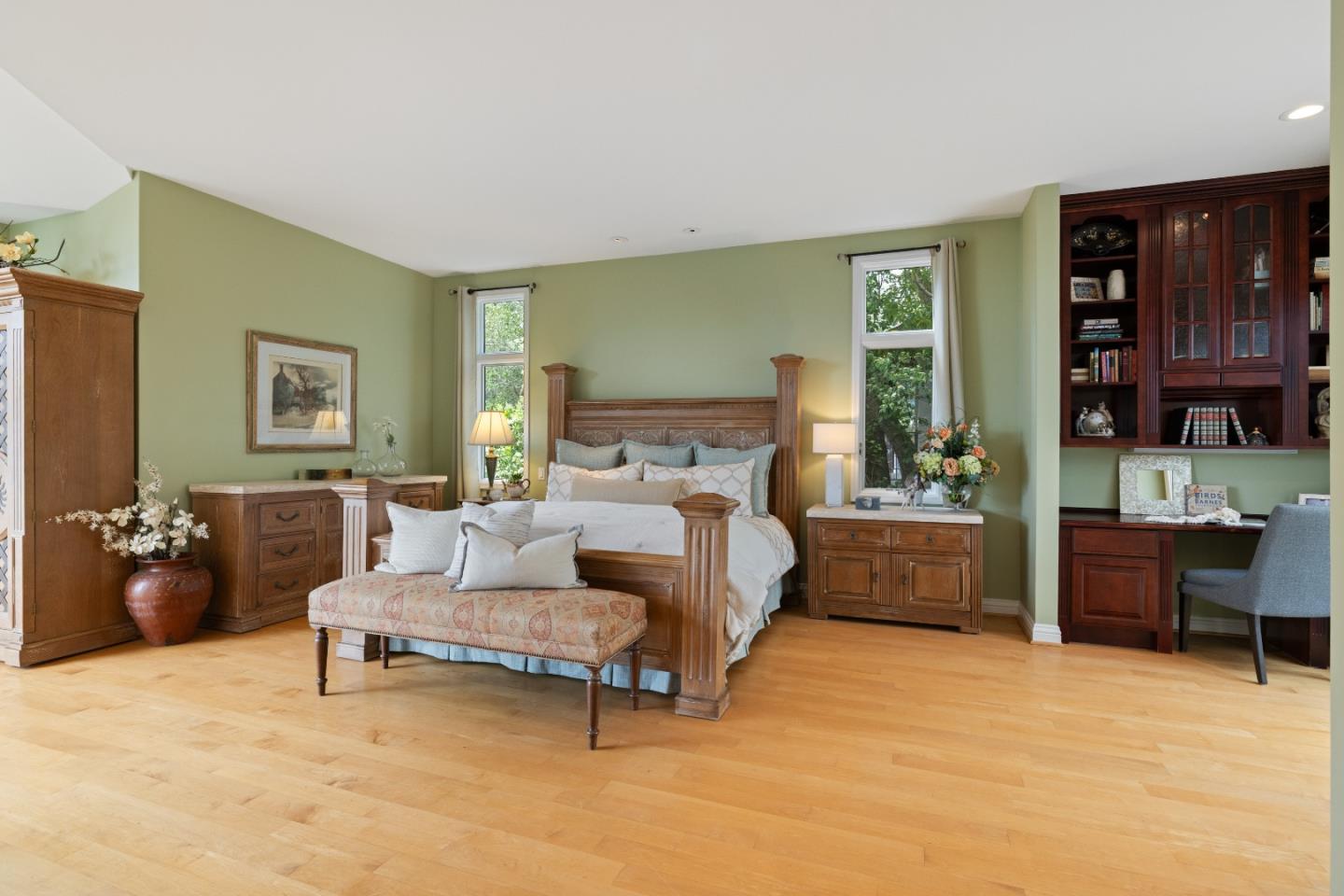 Detail Gallery Image 24 of 54 For 154 Los Robles Dr, Burlingame,  CA 94010 - 5 Beds | 3/2 Baths