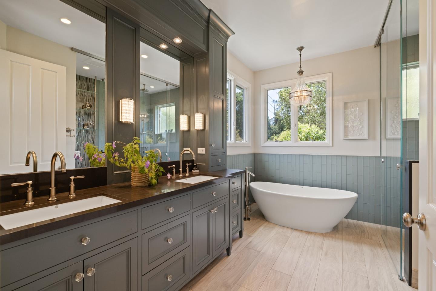 Detail Gallery Image 27 of 54 For 154 Los Robles Dr, Burlingame,  CA 94010 - 5 Beds | 3/2 Baths