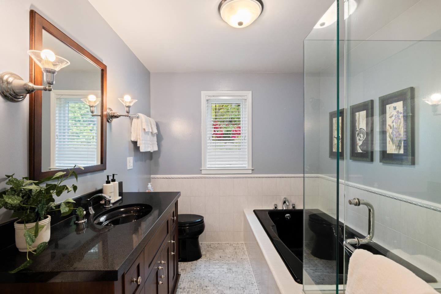 Detail Gallery Image 30 of 54 For 154 Los Robles Dr, Burlingame,  CA 94010 - 5 Beds | 3/2 Baths