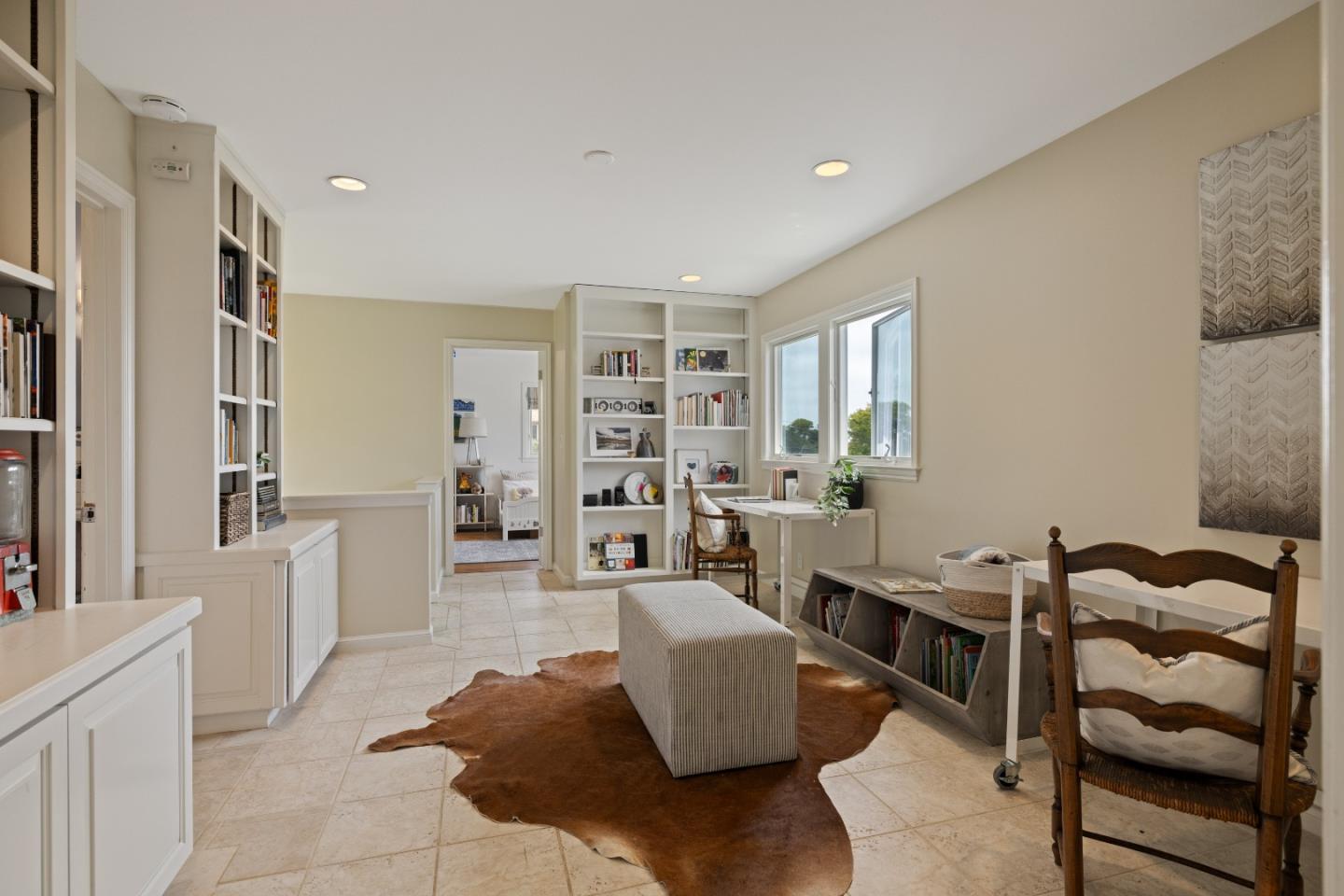 Detail Gallery Image 32 of 54 For 154 Los Robles Dr, Burlingame,  CA 94010 - 5 Beds | 3/2 Baths