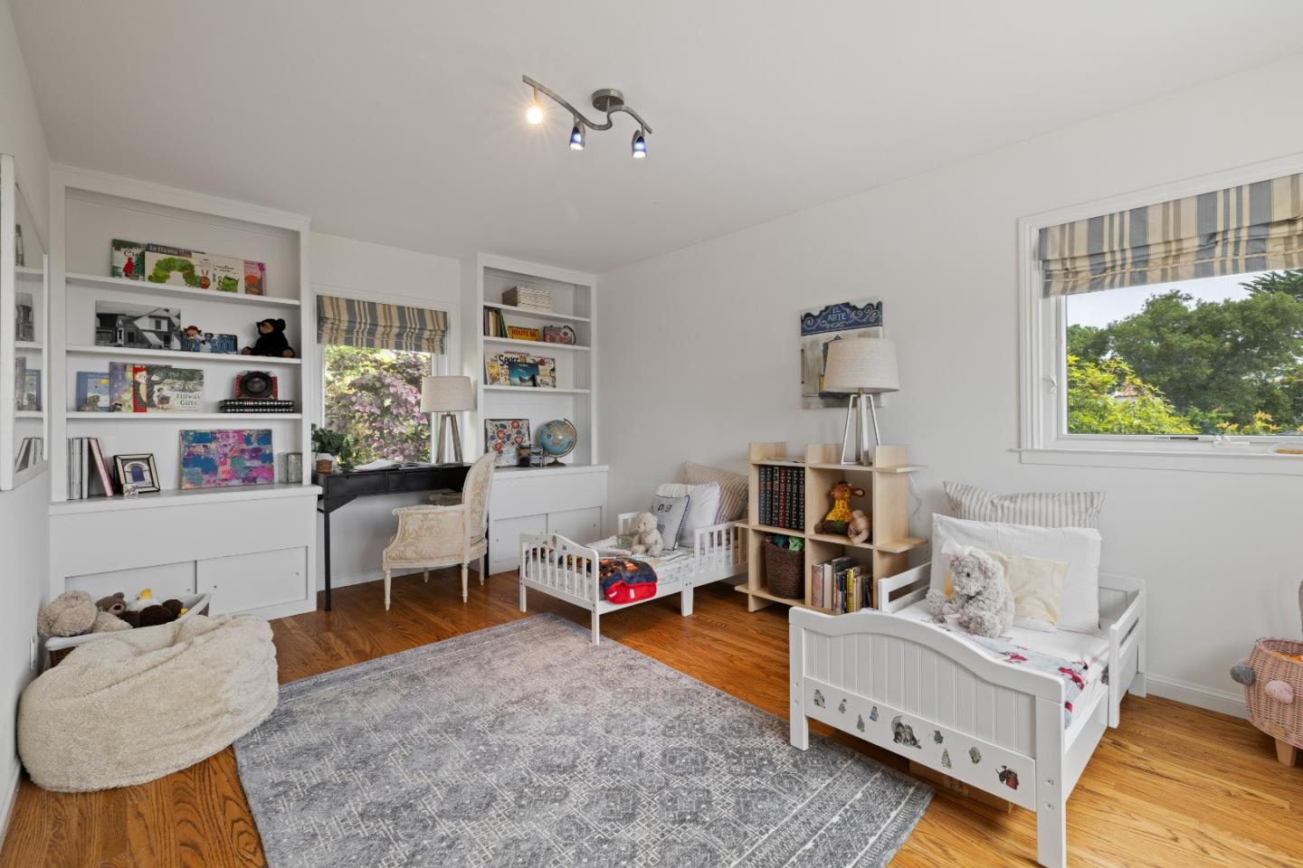 Detail Gallery Image 34 of 54 For 154 Los Robles Dr, Burlingame,  CA 94010 - 5 Beds | 3/2 Baths