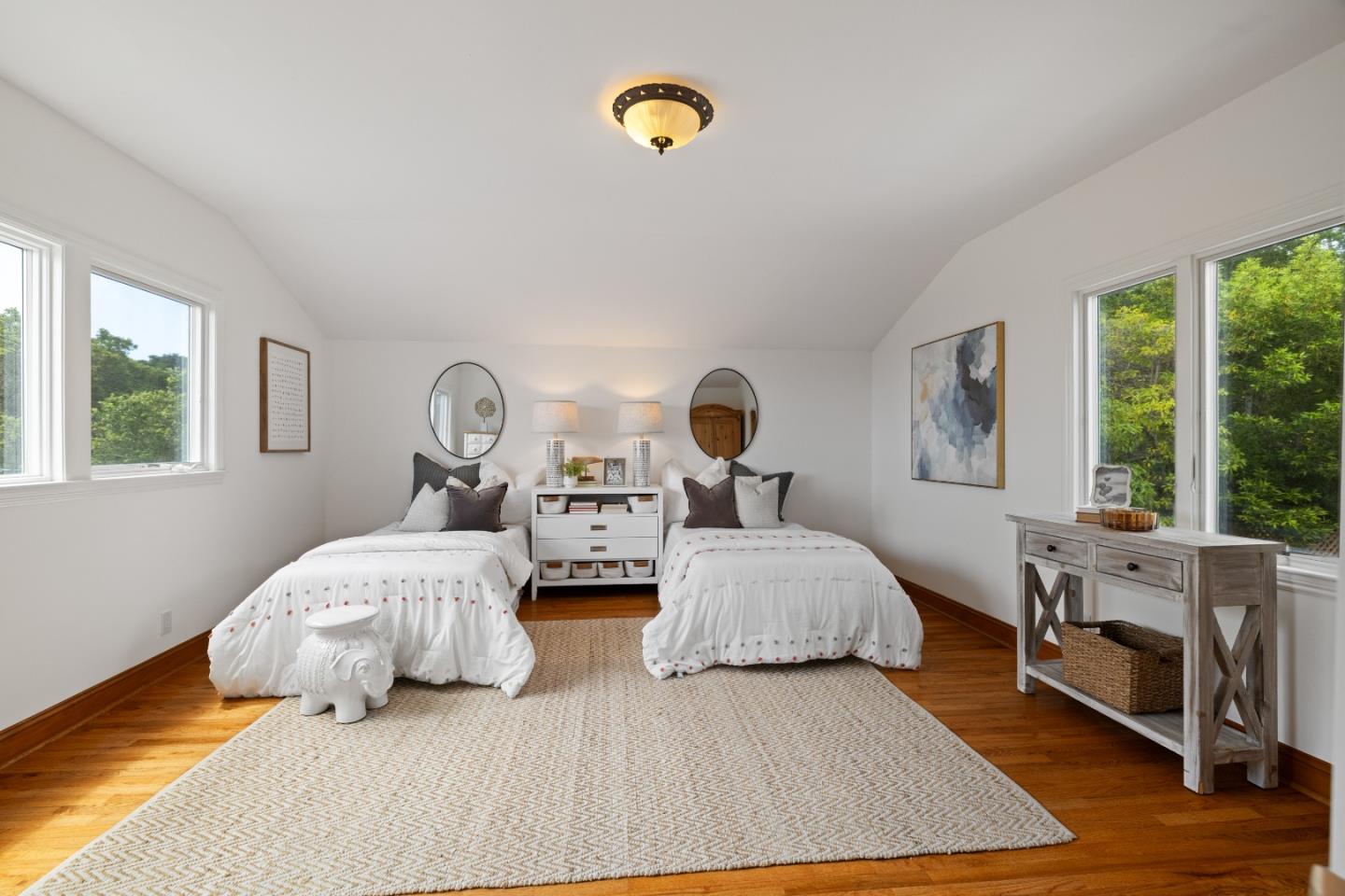 Detail Gallery Image 35 of 54 For 154 Los Robles Dr, Burlingame,  CA 94010 - 5 Beds | 3/2 Baths