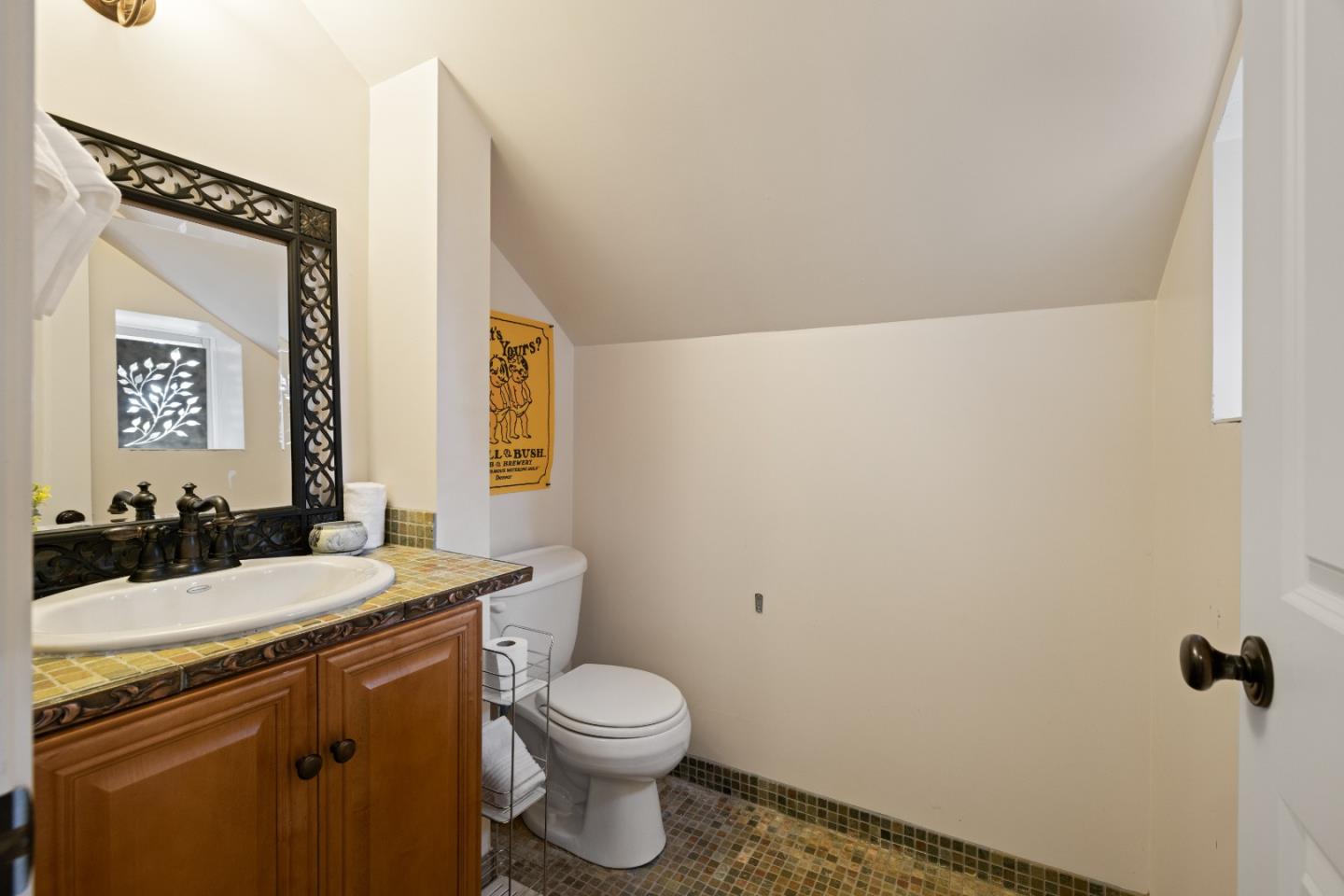 Detail Gallery Image 40 of 54 For 154 Los Robles Dr, Burlingame,  CA 94010 - 5 Beds | 3/2 Baths