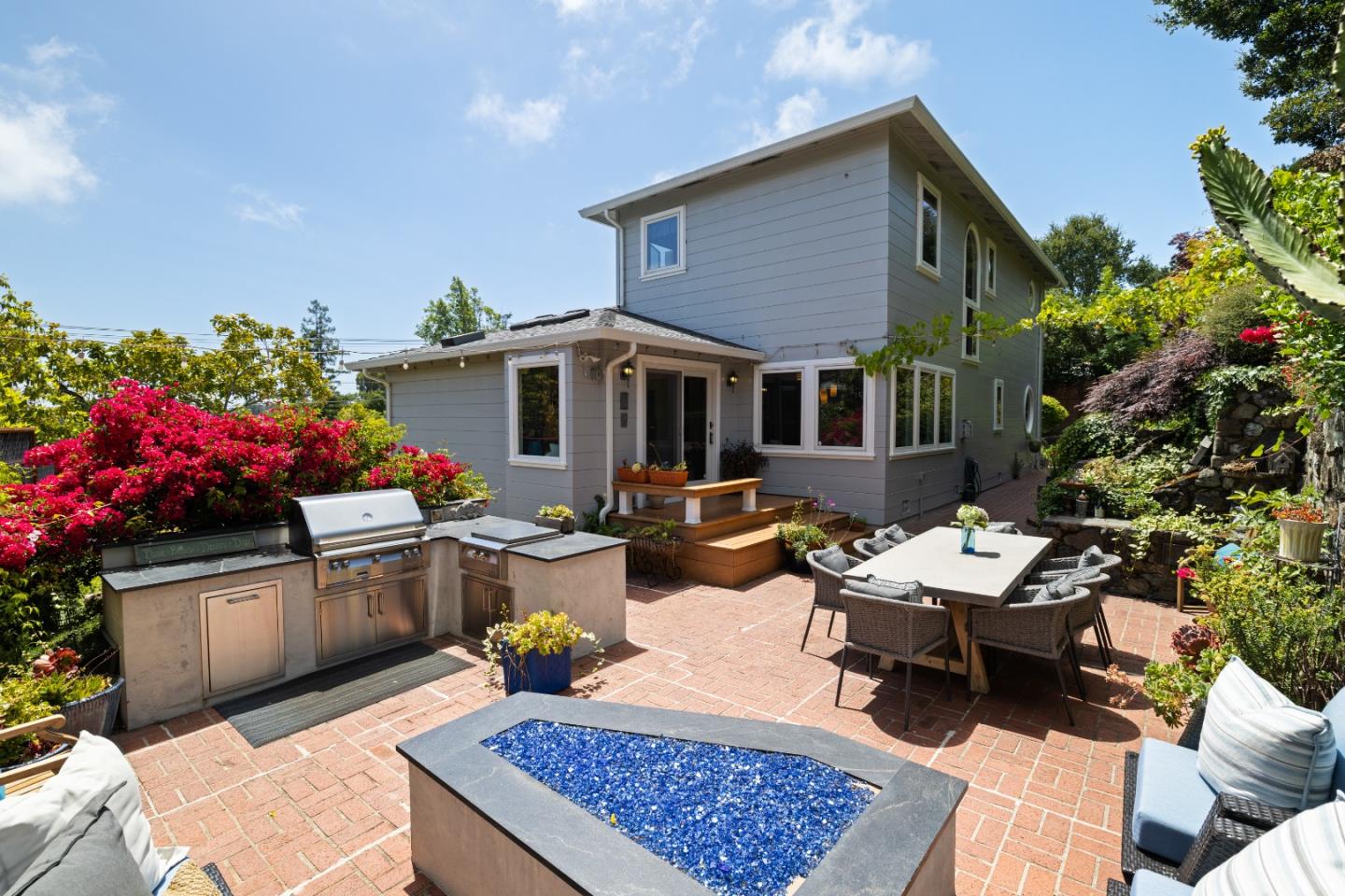 Detail Gallery Image 41 of 54 For 154 Los Robles Dr, Burlingame,  CA 94010 - 5 Beds | 3/2 Baths