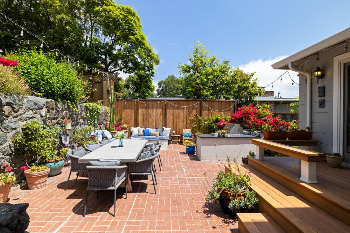 Detail Gallery Image 42 of 54 For 154 Los Robles Dr, Burlingame,  CA 94010 - 5 Beds | 3/2 Baths