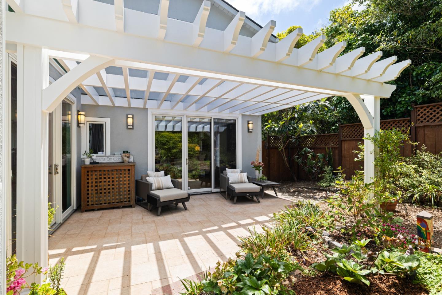 Detail Gallery Image 44 of 54 For 154 Los Robles Dr, Burlingame,  CA 94010 - 5 Beds | 3/2 Baths