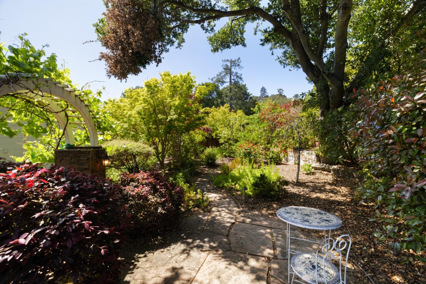 Detail Gallery Image 45 of 54 For 154 Los Robles Dr, Burlingame,  CA 94010 - 5 Beds | 3/2 Baths
