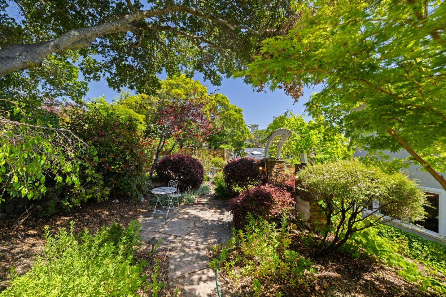 Detail Gallery Image 46 of 54 For 154 Los Robles Dr, Burlingame,  CA 94010 - 5 Beds | 3/2 Baths