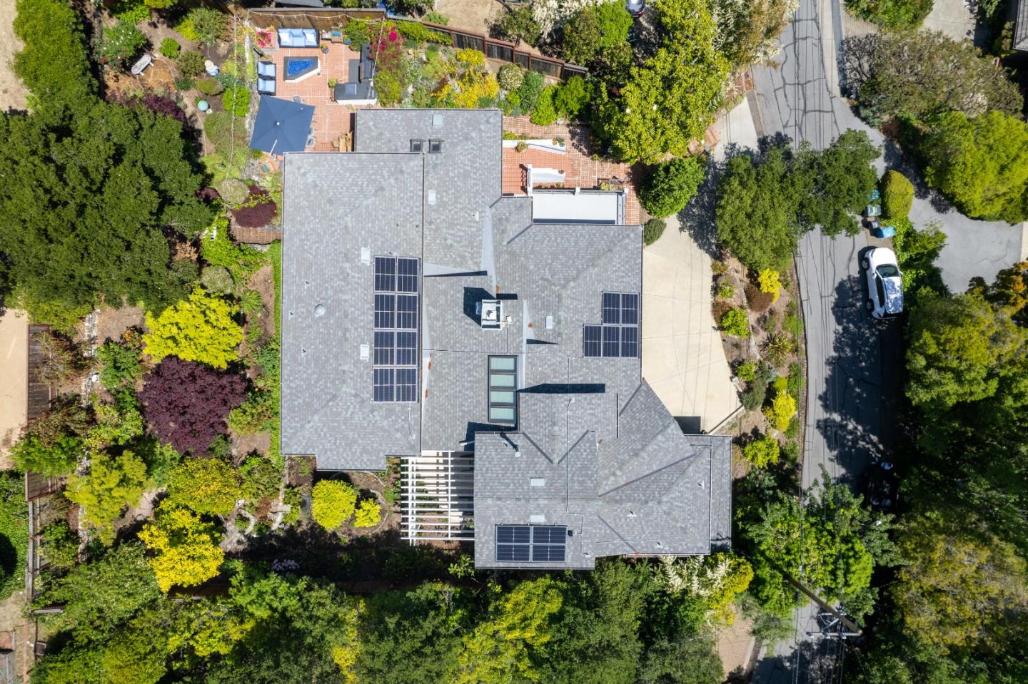 Detail Gallery Image 49 of 54 For 154 Los Robles Dr, Burlingame,  CA 94010 - 5 Beds | 3/2 Baths