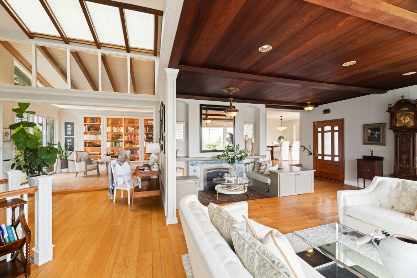 Detail Gallery Image 7 of 54 For 154 Los Robles Dr, Burlingame,  CA 94010 - 5 Beds | 3/2 Baths