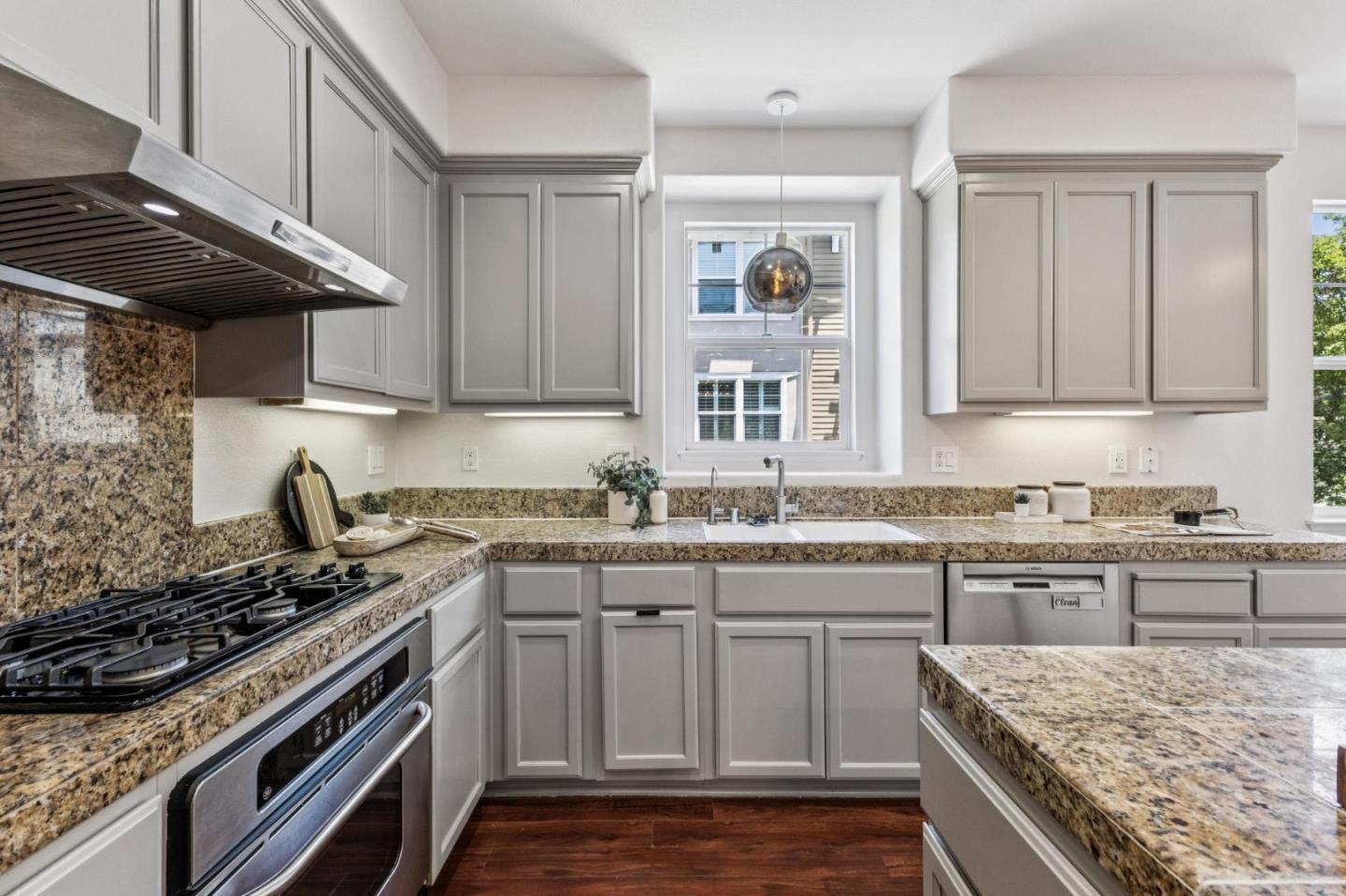 Detail Gallery Image 30 of 79 For 37090 Dusterberry Way #9,  Fremont,  CA 94536 - 3 Beds | 2/1 Baths