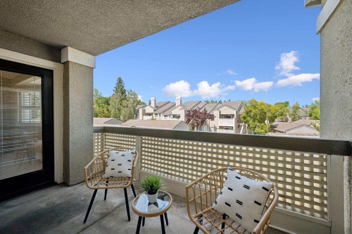 Detail Gallery Image 11 of 34 For 5956 Lake Almanor Dr, San Jose,  CA 95123 - 2 Beds | 2 Baths