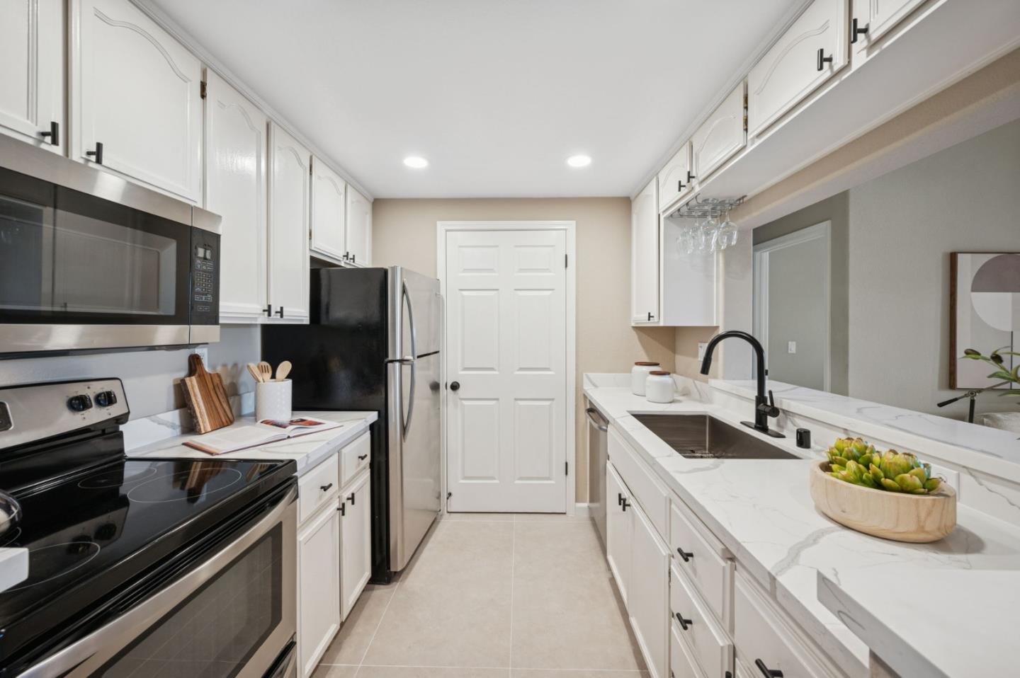 Detail Gallery Image 14 of 34 For 5956 Lake Almanor Dr, San Jose,  CA 95123 - 2 Beds | 2 Baths