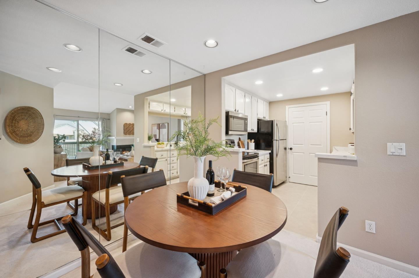 Detail Gallery Image 19 of 34 For 5956 Lake Almanor Dr, San Jose,  CA 95123 - 2 Beds | 2 Baths