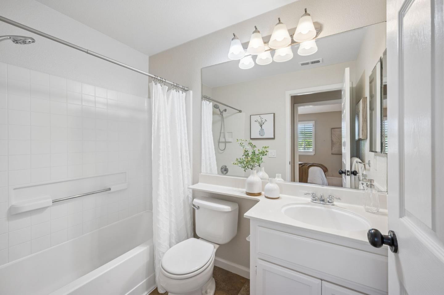 Detail Gallery Image 29 of 34 For 5956 Lake Almanor Dr, San Jose,  CA 95123 - 2 Beds | 2 Baths