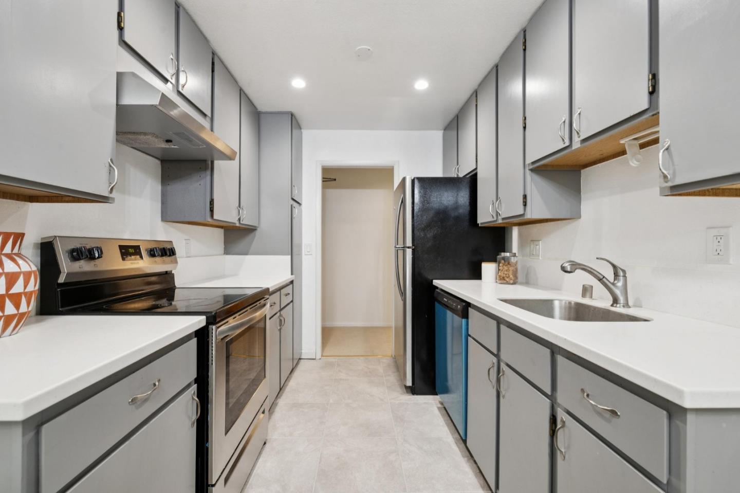 Detail Gallery Image 16 of 41 For 1031 Cherry Ave #18,  San Bruno,  CA 94066 - 2 Beds | 2 Baths