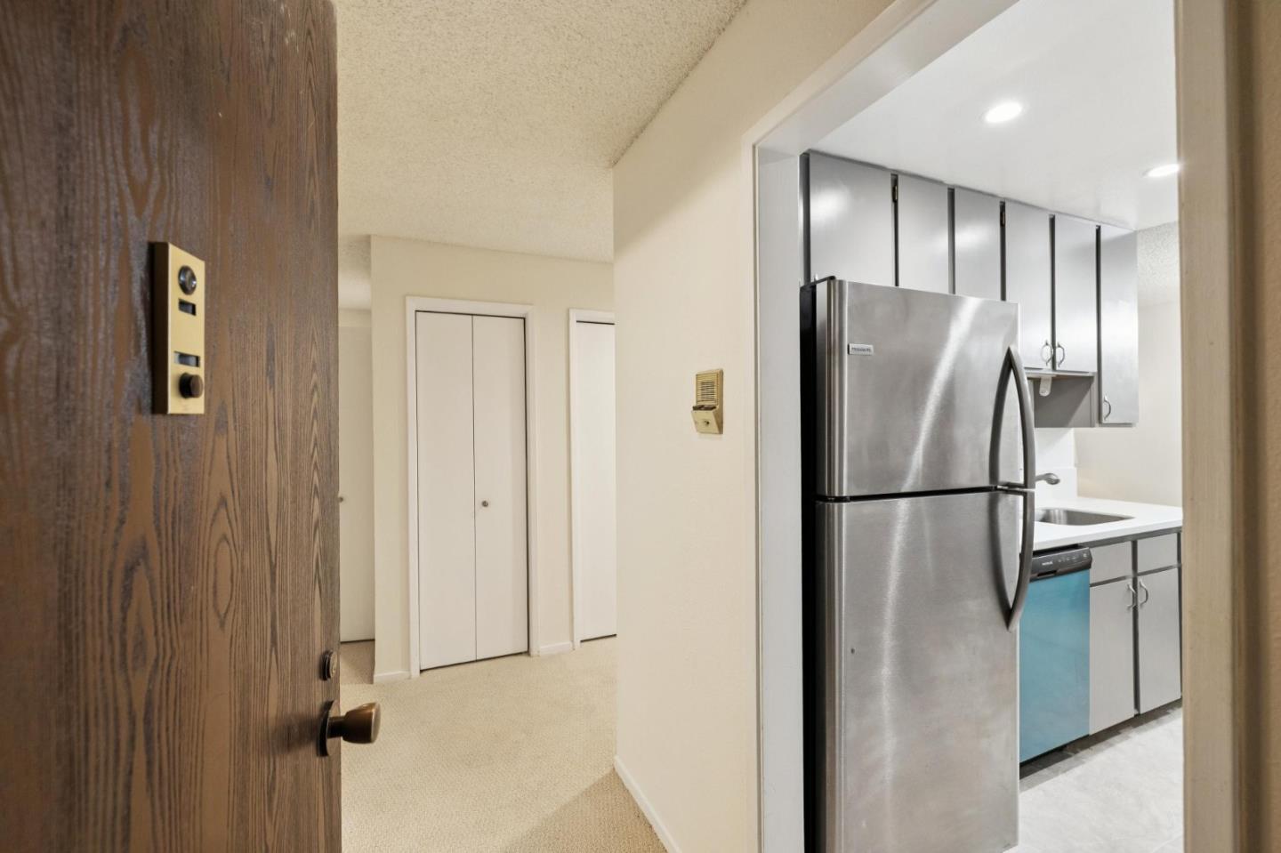 Detail Gallery Image 5 of 41 For 1031 Cherry Ave #18,  San Bruno,  CA 94066 - 2 Beds | 2 Baths