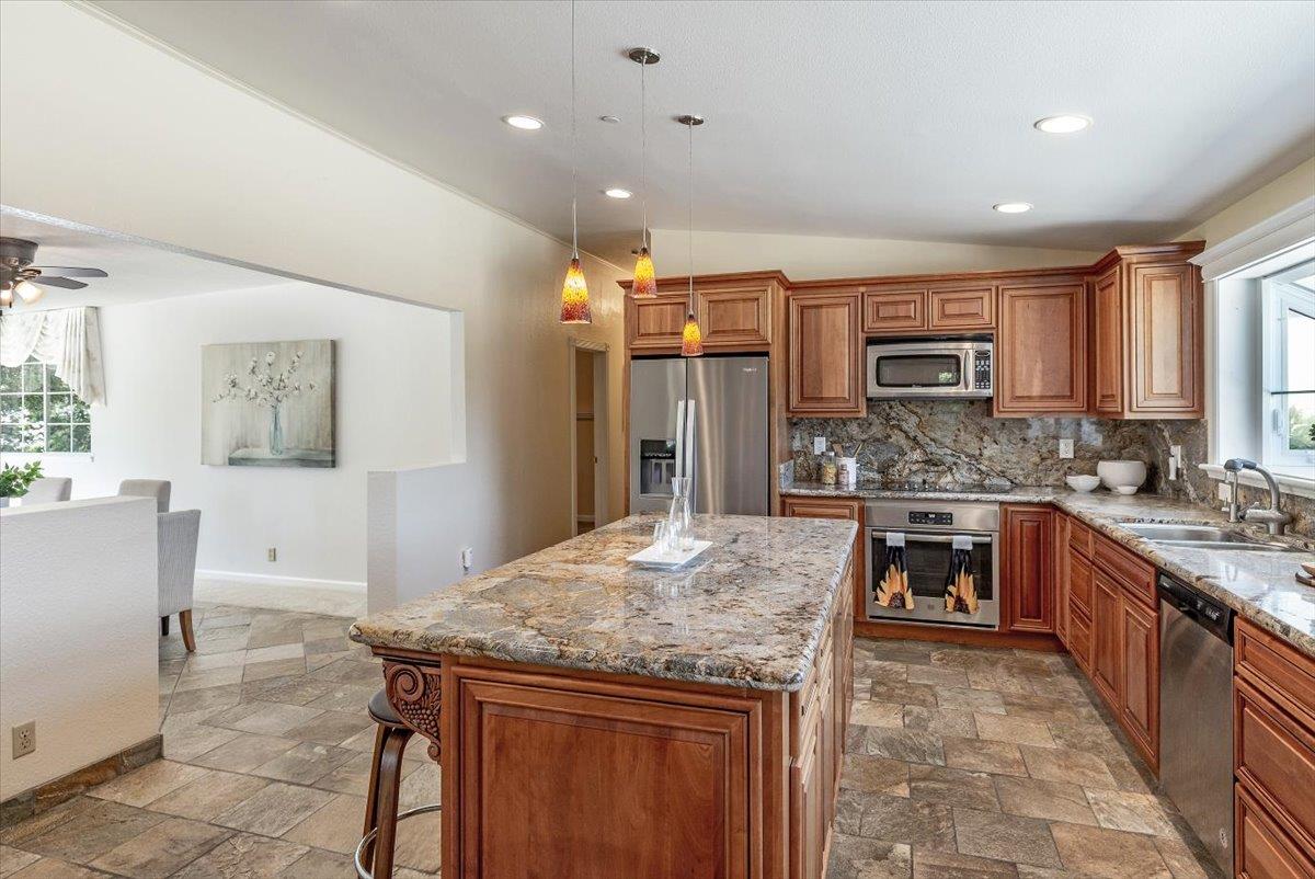 Detail Gallery Image 11 of 57 For 22187 Old Santa Cruz Hwy, Los Gatos,  CA 95033 - 4 Beds | 3 Baths