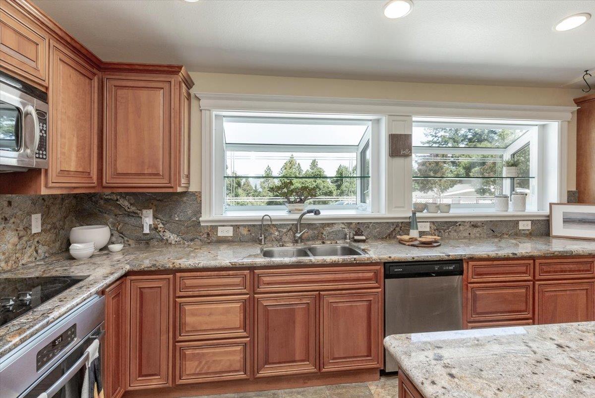 Detail Gallery Image 9 of 57 For 22187 Old Santa Cruz Hwy, Los Gatos,  CA 95033 - 4 Beds | 3 Baths