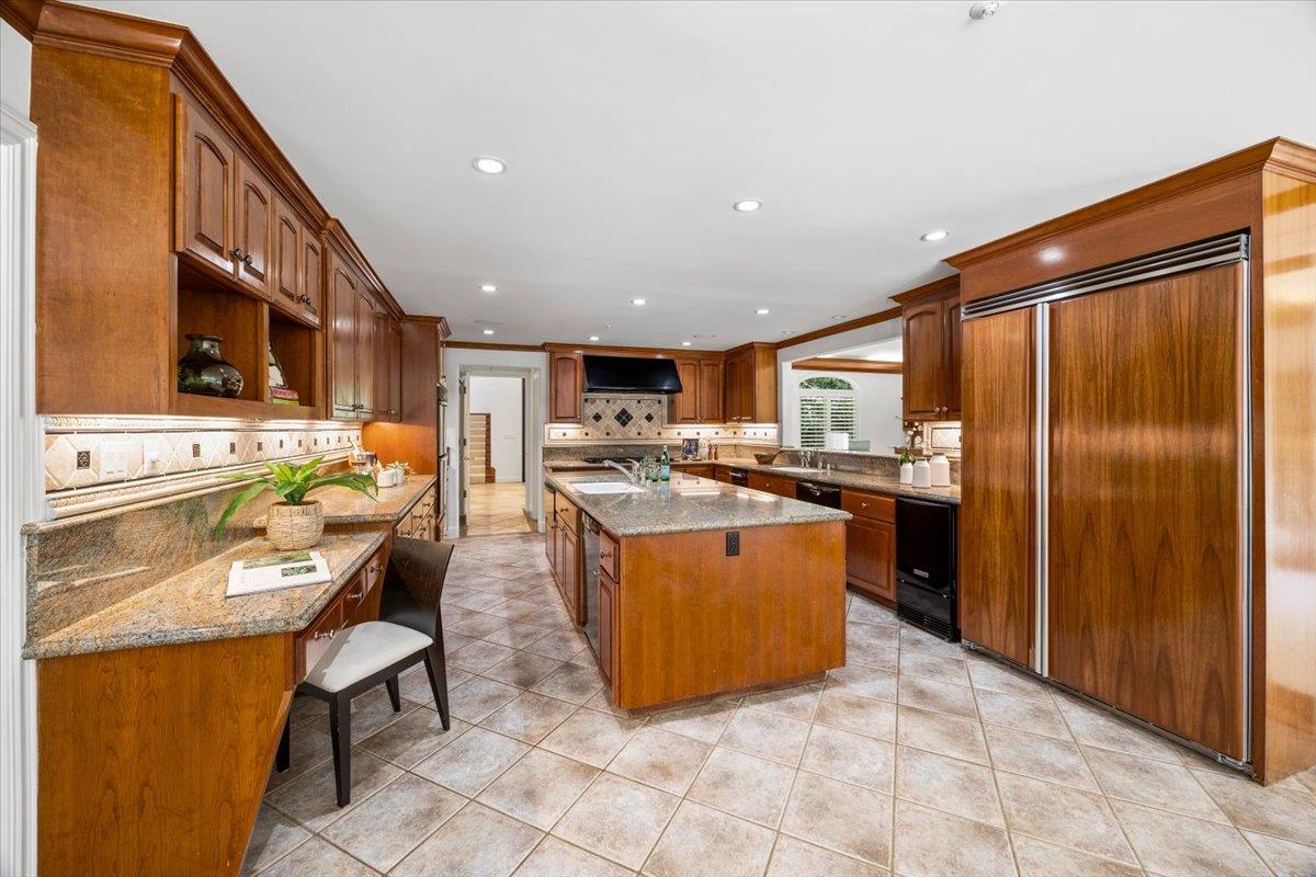 Detail Gallery Image 12 of 58 For 801 Eucalyptus Ave, Hillsborough,  CA 94010 - 5 Beds | 4/1 Baths
