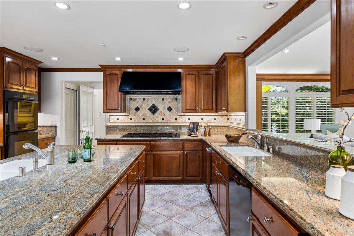 Detail Gallery Image 14 of 58 For 801 Eucalyptus Ave, Hillsborough,  CA 94010 - 5 Beds | 4/1 Baths