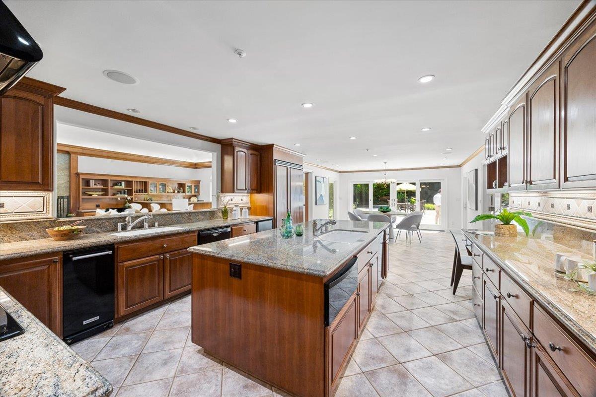 Detail Gallery Image 15 of 58 For 801 Eucalyptus Ave, Hillsborough,  CA 94010 - 5 Beds | 4/1 Baths