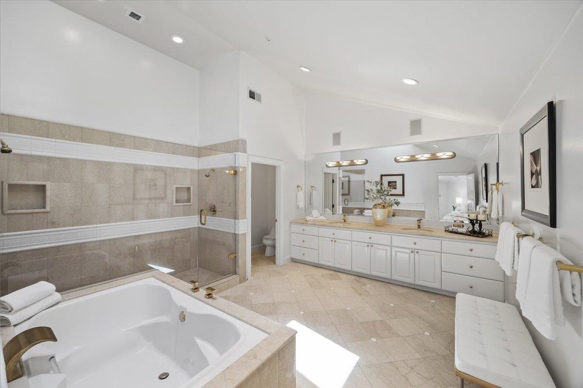 Detail Gallery Image 25 of 58 For 801 Eucalyptus Ave, Hillsborough,  CA 94010 - 5 Beds | 4/1 Baths
