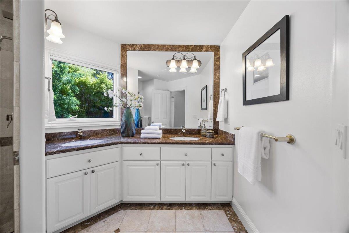 Detail Gallery Image 35 of 58 For 801 Eucalyptus Ave, Hillsborough,  CA 94010 - 5 Beds | 4/1 Baths