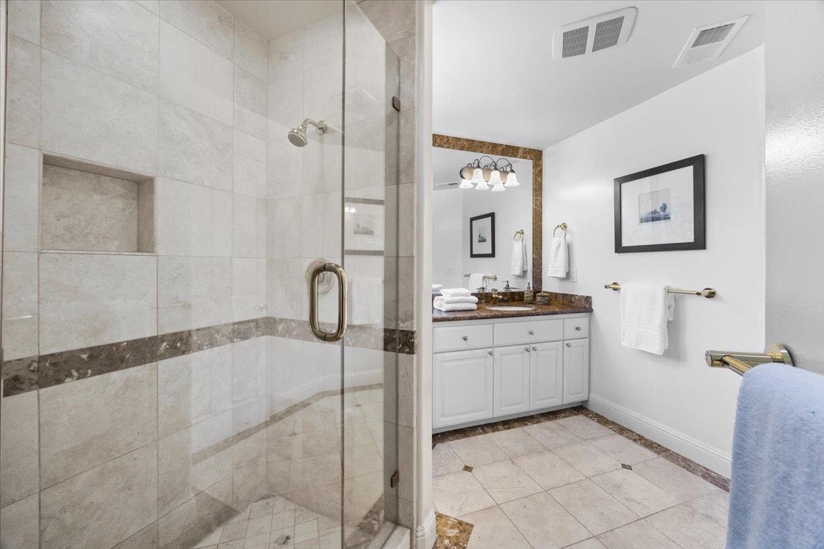 Detail Gallery Image 36 of 58 For 801 Eucalyptus Ave, Hillsborough,  CA 94010 - 5 Beds | 4/1 Baths