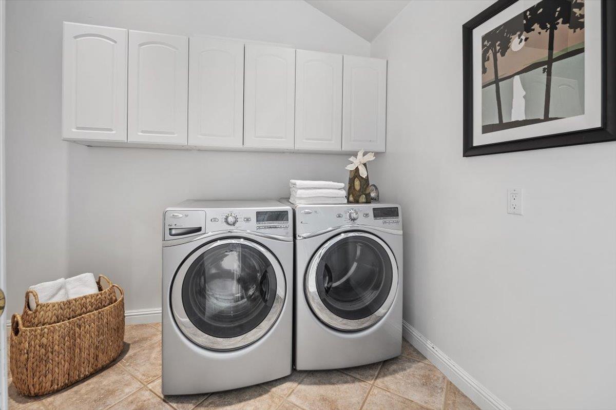 Detail Gallery Image 37 of 58 For 801 Eucalyptus Ave, Hillsborough,  CA 94010 - 5 Beds | 4/1 Baths
