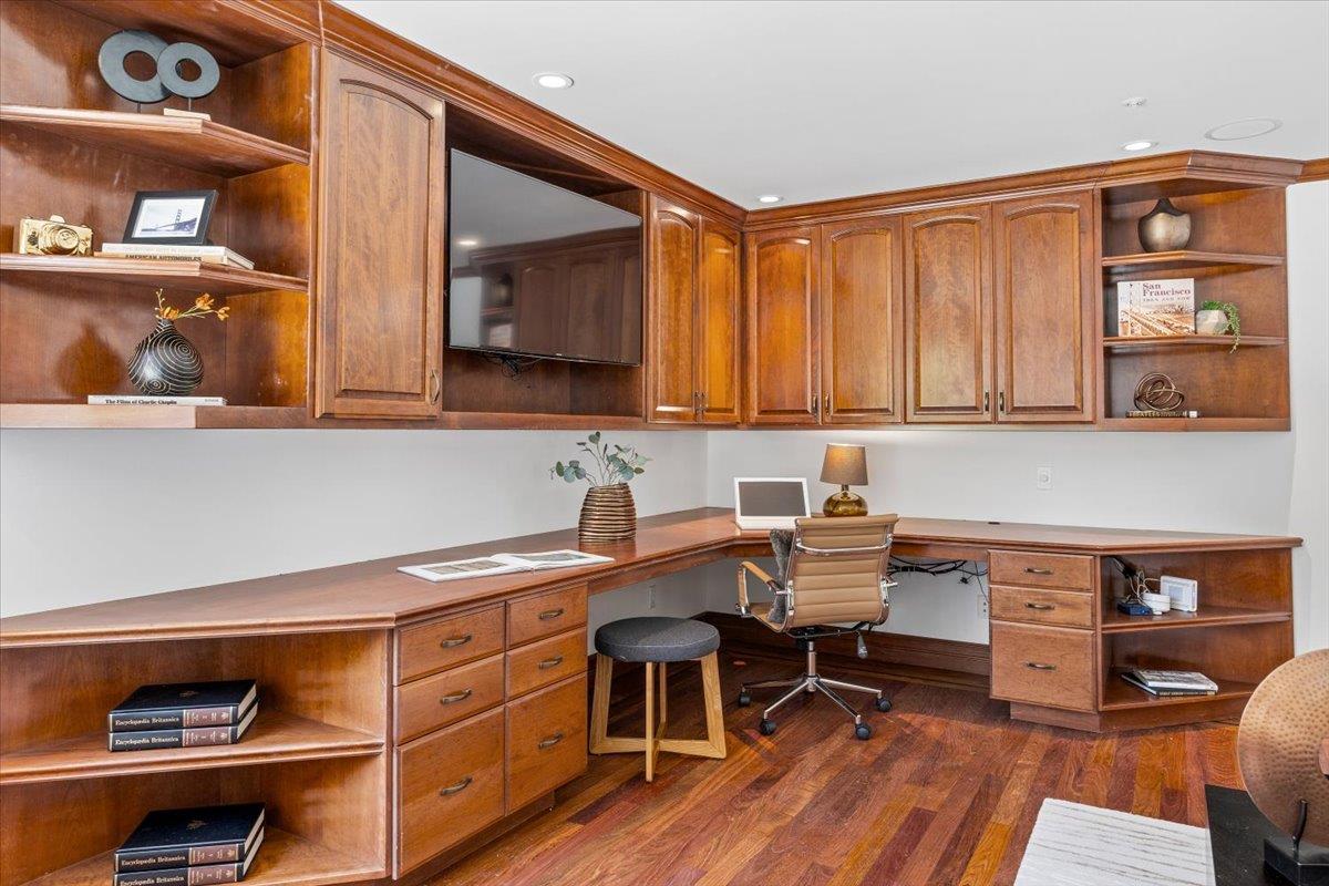 Detail Gallery Image 40 of 58 For 801 Eucalyptus Ave, Hillsborough,  CA 94010 - 5 Beds | 4/1 Baths