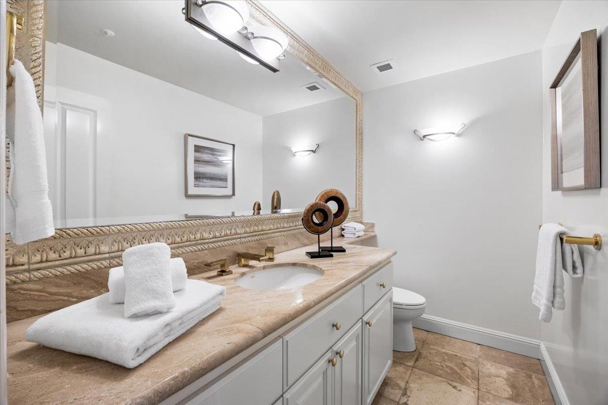 Detail Gallery Image 42 of 58 For 801 Eucalyptus Ave, Hillsborough,  CA 94010 - 5 Beds | 4/1 Baths