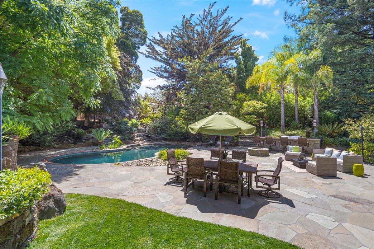 Detail Gallery Image 44 of 58 For 801 Eucalyptus Ave, Hillsborough,  CA 94010 - 5 Beds | 4/1 Baths