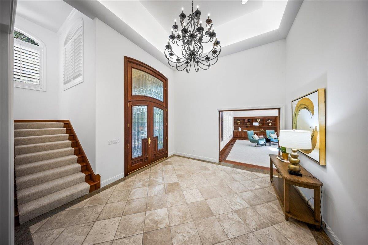 Detail Gallery Image 5 of 58 For 801 Eucalyptus Ave, Hillsborough,  CA 94010 - 5 Beds | 4/1 Baths