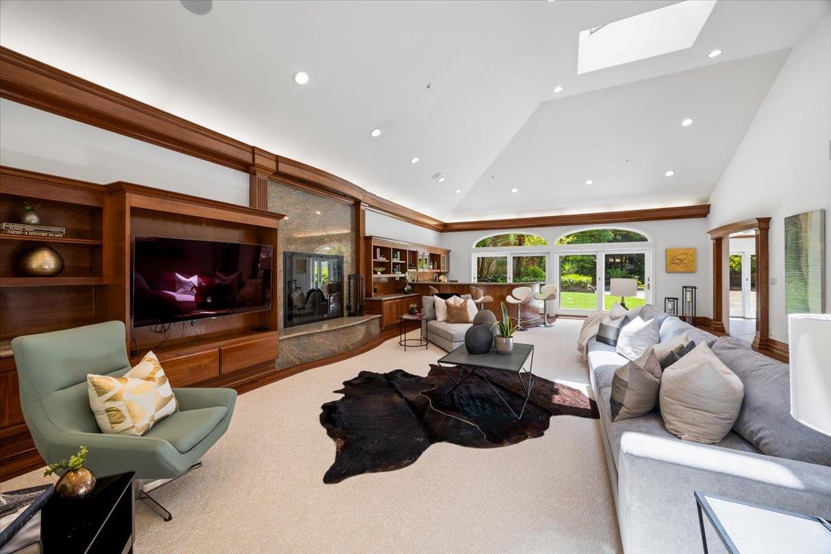 Detail Gallery Image 6 of 58 For 801 Eucalyptus Ave, Hillsborough,  CA 94010 - 5 Beds | 4/1 Baths