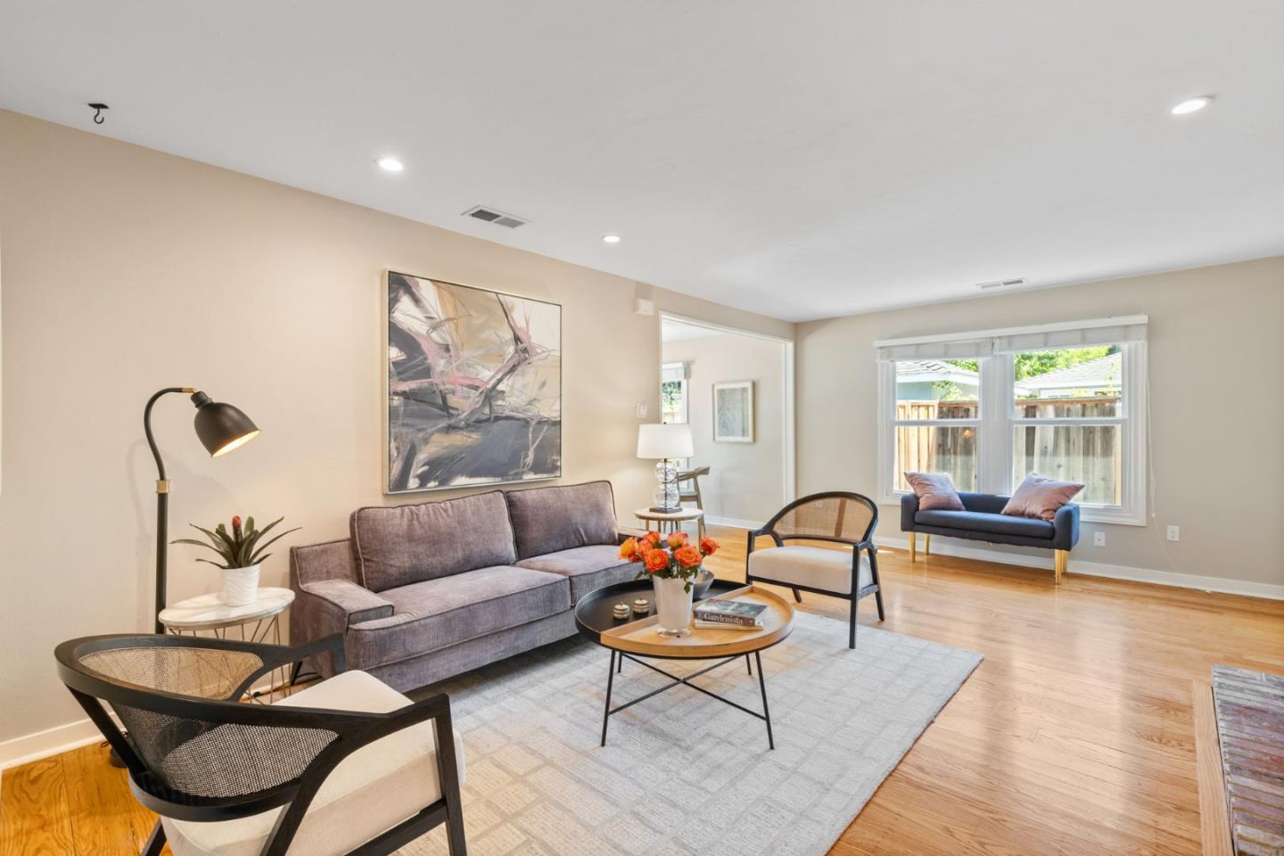 Detail Gallery Image 11 of 23 For 166 Willow Rd, Menlo Park,  CA 94025 - 3 Beds | 1 Baths