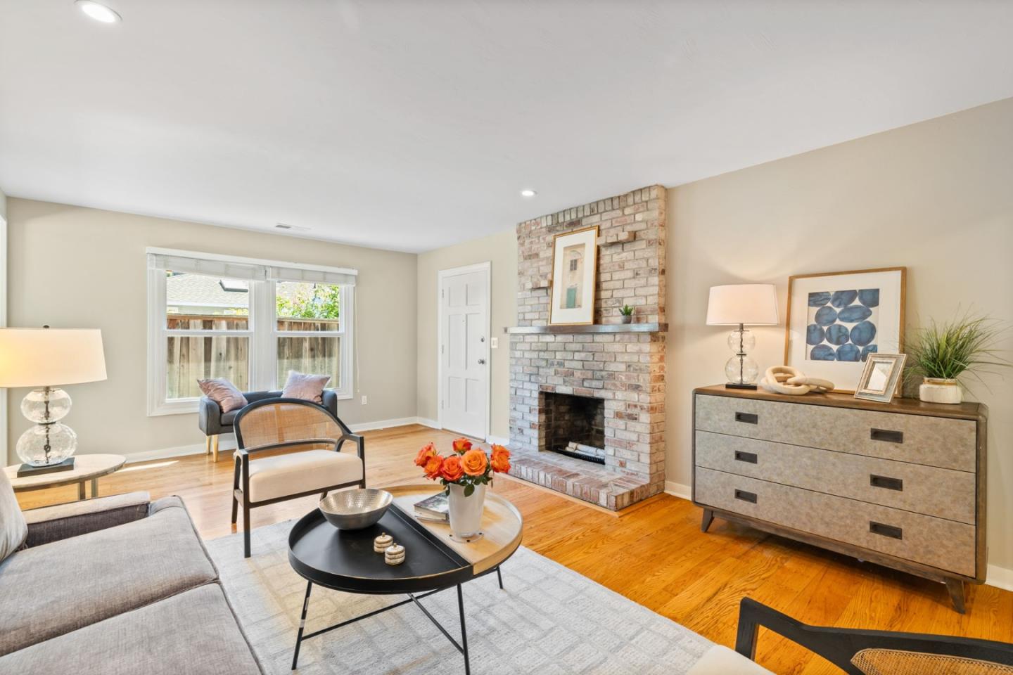 Detail Gallery Image 12 of 23 For 166 Willow Rd, Menlo Park,  CA 94025 - 3 Beds | 1 Baths