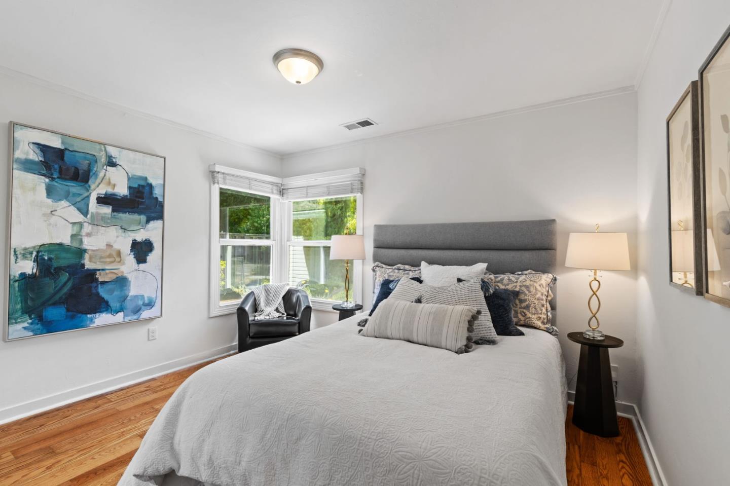Detail Gallery Image 13 of 23 For 166 Willow Rd, Menlo Park,  CA 94025 - 3 Beds | 1 Baths