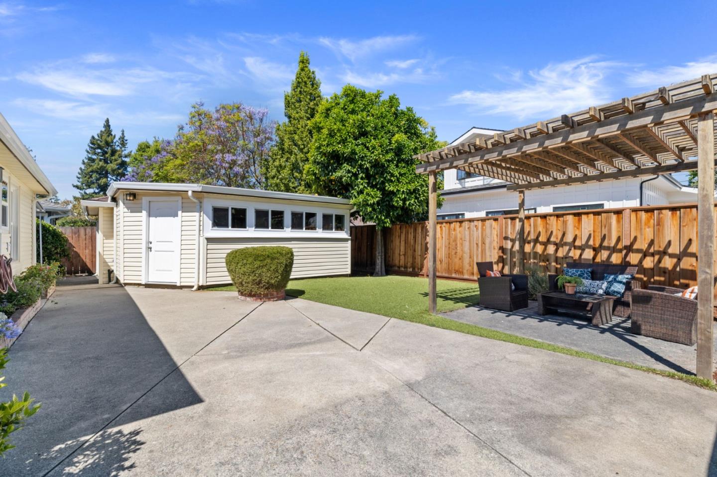 Detail Gallery Image 17 of 23 For 166 Willow Rd, Menlo Park,  CA 94025 - 3 Beds | 1 Baths