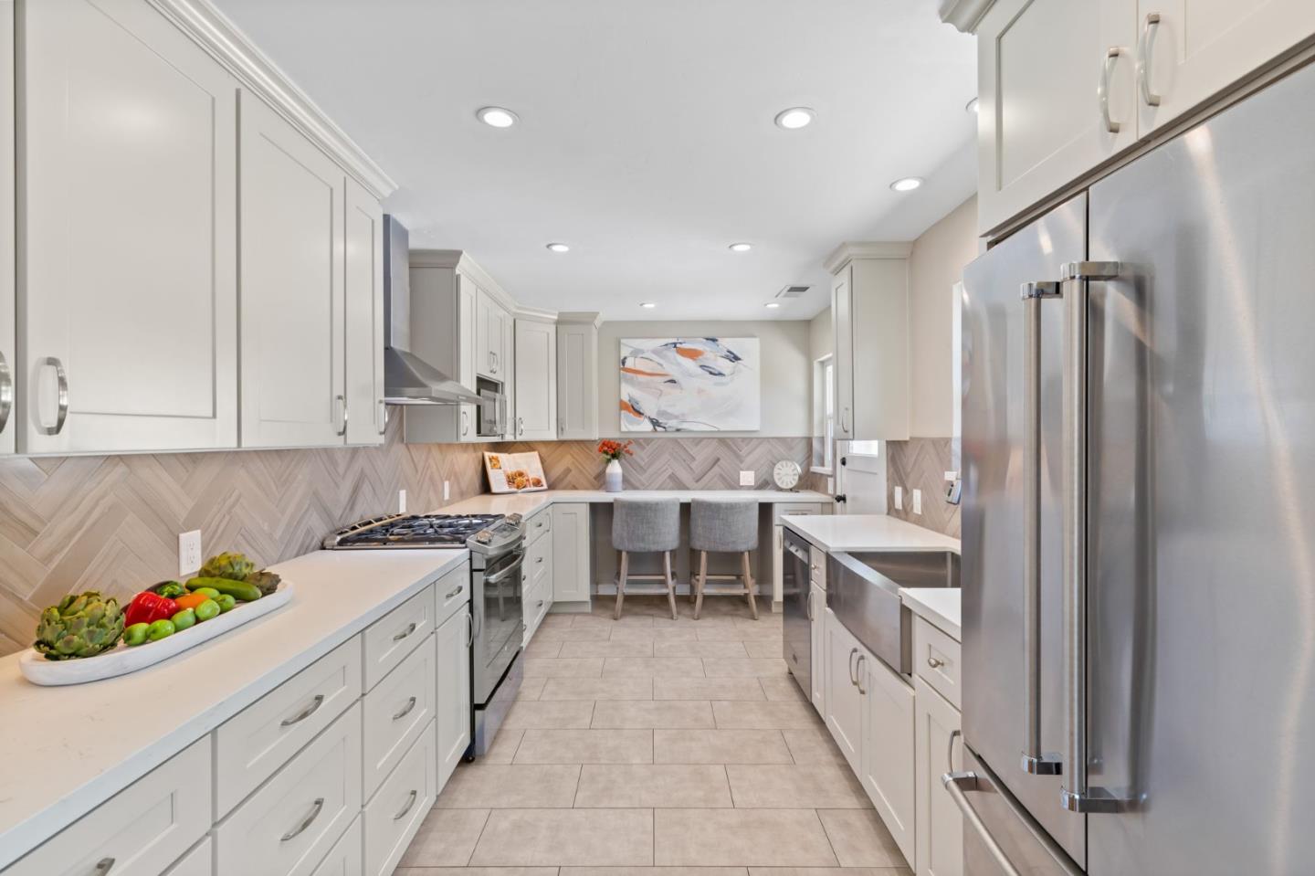 Detail Gallery Image 2 of 23 For 166 Willow Rd, Menlo Park,  CA 94025 - 3 Beds | 1 Baths