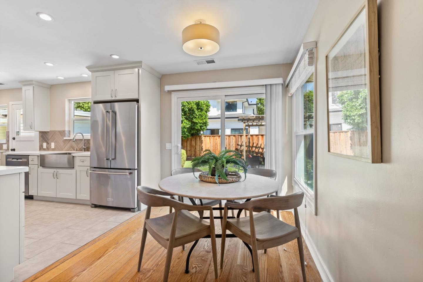 Detail Gallery Image 6 of 23 For 166 Willow Rd, Menlo Park,  CA 94025 - 3 Beds | 1 Baths