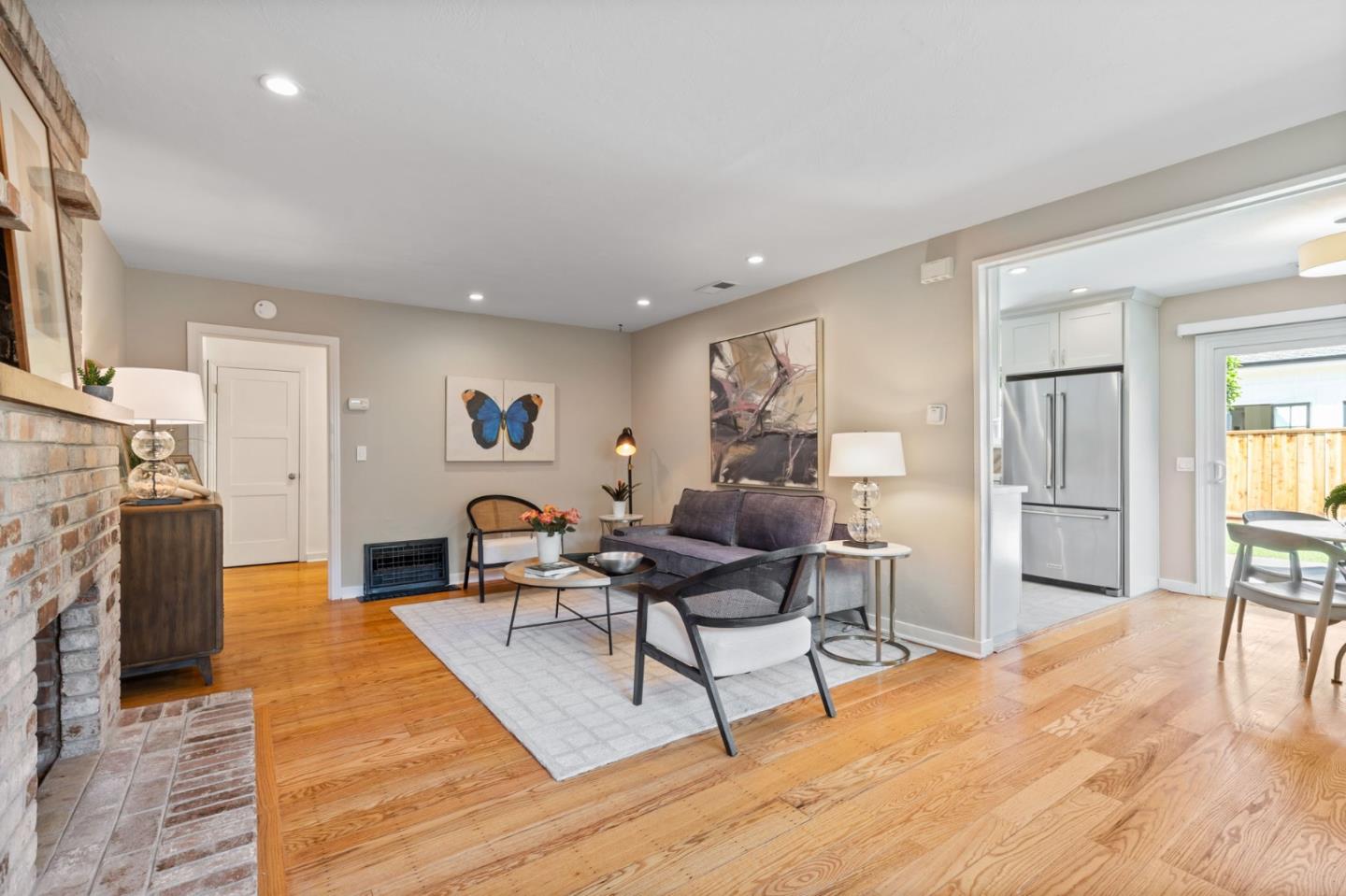 Detail Gallery Image 9 of 23 For 166 Willow Rd, Menlo Park,  CA 94025 - 3 Beds | 1 Baths
