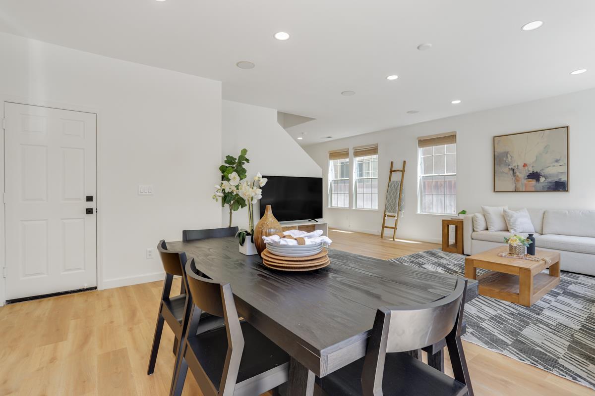 Detail Gallery Image 10 of 38 For 960 Sunbonnet Loop, San Jose,  CA 95125 - 5 Beds | 3 Baths
