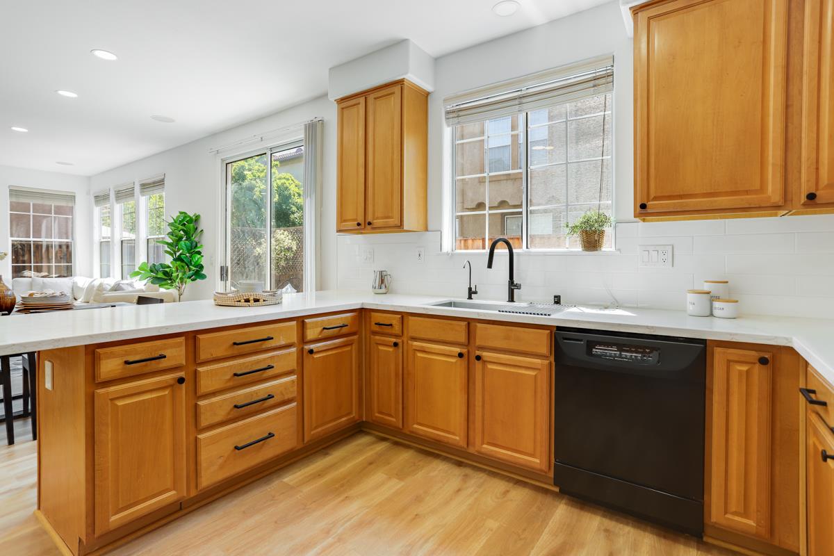 Detail Gallery Image 15 of 38 For 960 Sunbonnet Loop, San Jose,  CA 95125 - 5 Beds | 3 Baths