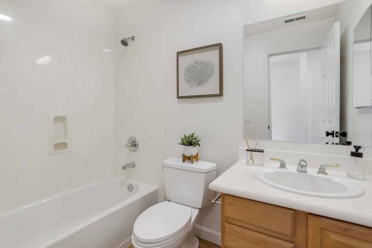 Detail Gallery Image 18 of 38 For 960 Sunbonnet Loop, San Jose,  CA 95125 - 5 Beds | 3 Baths